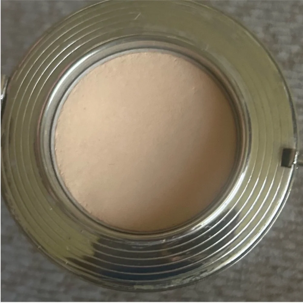 MAC Hello Kitty Compact Mirror Kouture medium plus sheer mystery powder Vintage
